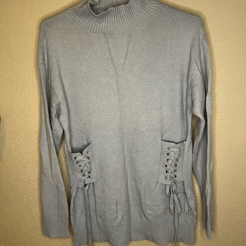 Flattering grey sweater
